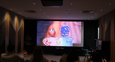 Suça sürüklenen çocuklara 23 Nisan film gösterimi düzenlendi