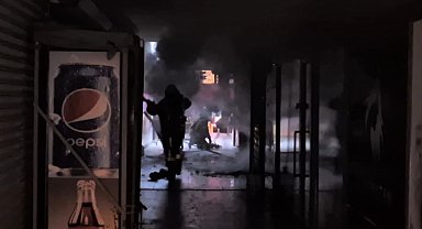 Sultangazi'de ayakkabı mağazasında yangın