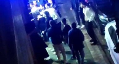 Sultangazi'de düğün salonu karıştı, kavga sokağa taştı: O anlar kamerada
