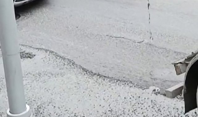 Sultangazi'de mikserden dökülen beton sürücülere zor anlar yaşattı: O anlar kamerada