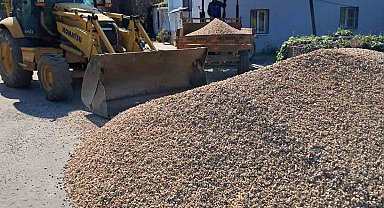 Sultanhisar'da bozulan yollar yenileniyor