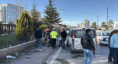 Şüpheli aracı takip ederken kazaya karışan 2 polis memuru yaraladı