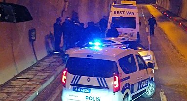 Sürücüler arasında 'yol verme' kavgası: 2 yaralı