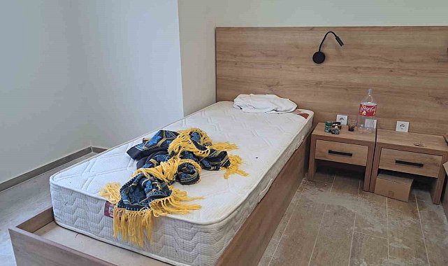 Tadilat halindeki tesiste kalan kişi merak konusu oldu