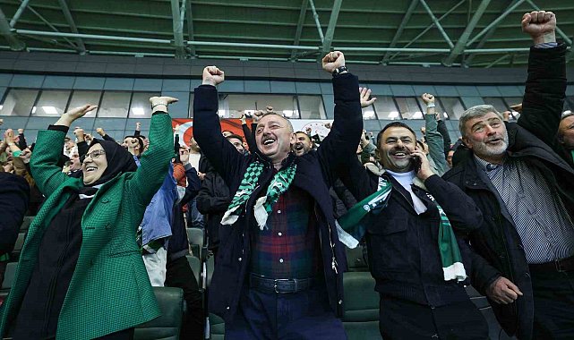 Tahir Büyükakın: "Kocaelispor'umuz yeniden ait olduğu yere, evine geri döndü"