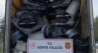 Takip sistemi kapatılan yabancı tırdan gümrük kaçağı malzeme yakalandı