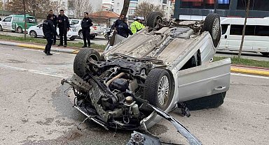 Takla atıp hurdaya dönen otomobilden burnu bile kanamadan kurtuldu