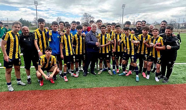 Talas Belediyespor, U-18 Türkiye Şampiyonası'nda yarı finalde