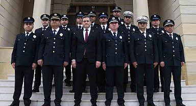 Tarihi bina önünde 88 yıl sonra aynı poz