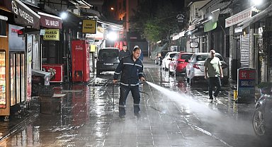 Tarihi Bornova Çarşısı'nda temizlik mesaisi