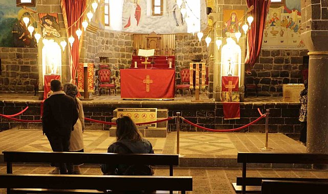 Tarihi kiliseler bayram tatilinde turistlerin akınına uğradı