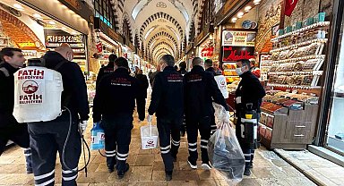 Tarihi Mısır Çarşısı'nda ilaçlama çalışması yapıldı