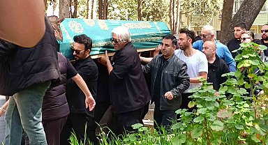 Tarkan annesine gözyaşları içinde veda etti