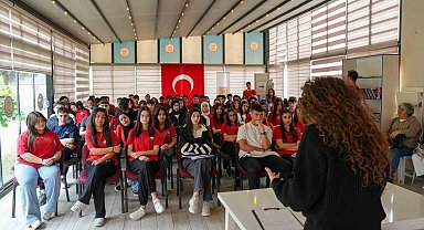 Tarsus'ta gençler, hem bilinçlendi hem de tarihle buluştu