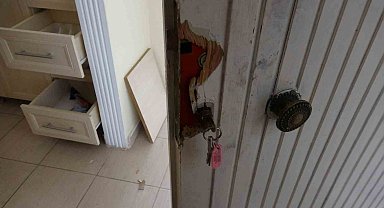 Tatil yapıp, yazlık daireleri soymuşlar