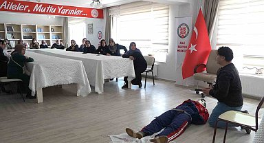 Tatvan'da kadınlara "ilk yardım" eğitimi verildi