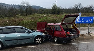 Tavşanlı'da iki otomobil çarpıştı: 1 ölü, 1 yaralı