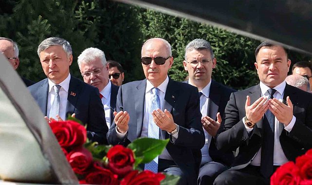 TBMM Başkanı Kurtulmuş, Ata-Beyit Ulusal Tarih ve Anıt Kompleksi'ni ziyaret etti