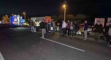 Tekerlekli sandalyeyle yolun karşısına geçerken otomobilin çarptığı engelli vatandaş yaralandı