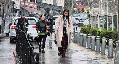 Tekirdağ'da lapa lapa kar yağdı