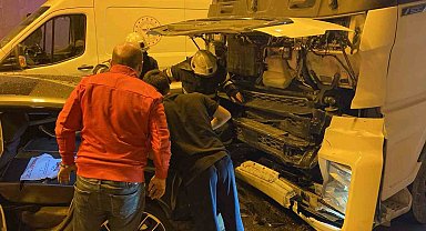 TEM'de 8 araç zincirleme kazaya karıştı: 8 yaralı