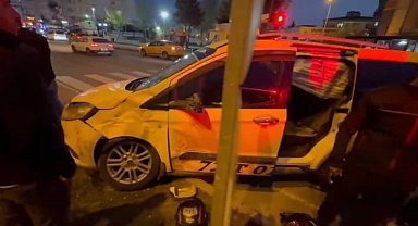 Ticari taksi ile ATV çarpıştı: 2 yaralı