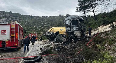 Tır sürücüsü feci şekilde yanarak hayatını kaybetti