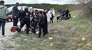 Tır ve yolcu servisi çarpıştı: 6 yaralı