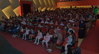 Tiyatronun coşkusu Bursa'yı sardı
