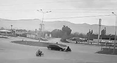 Tokat'ta kavşakta bekleyip yola çıkan sürücüye otomobil çarptı