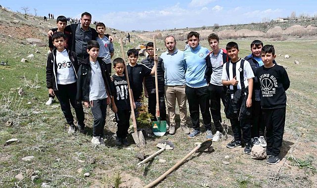 Tomarza'da 2 bin fidan toprakla buluştu