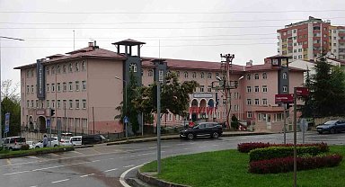 Trabzon'da veli okulda öğretmeni darp etti