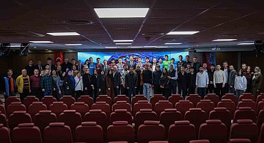 Trabzonspor, akademiden 13 futbolcu ile profesyonel sözleşme imzaladı