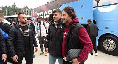Trabzonspor, Fenerbahçe maçı için İstanbul'a gitti