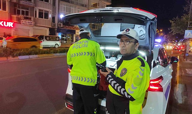 Trafik ekiplerinden 'reflektör yelek' denetimi