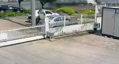 Tüp yüklü tır otomobili sürükleyip devrildi: O anlar kamerada