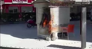 Tüplü seyyar mısır arabası yandı, ilk müdahaleyi vatandaş yaptı