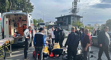 Tur aracıyla motosiklet çarpıştı: 1 yaralı