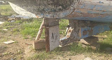 Tur teknesinin pervanesini spiral makinesiyle keserek çaldı