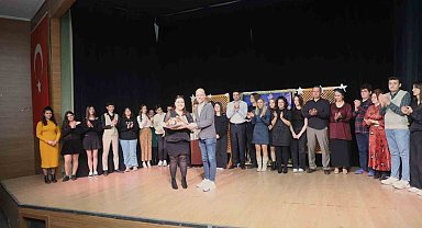 Turgutlu'da sahnelenen 'Yakından kumanda 2' yoğun ilgi gördü