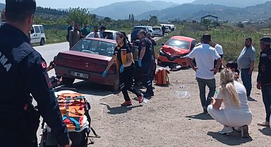 Turgutlu'da trafik kazası: 1'i çocuk 4 yaralı