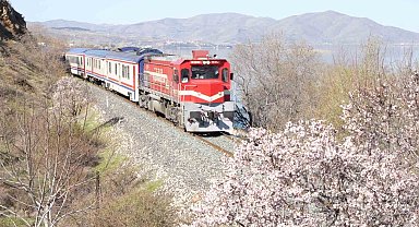 Turistik Diyarbakır Ekspresi sefere başladı