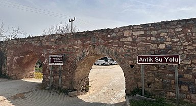 Turistler, Osmanlı Dönemi'ne ait mezar taşı buldu