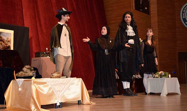 Turizm Fakültesi öğrencilerinden muhteşem tiyatro oyunu