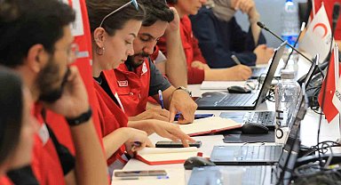 Türk Kızılay İstanbul depremi sonrası beslenme desteğiyle toplanma alanlarında