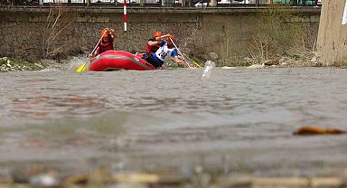 Türkiye Rafting Şampiyonası'nın ikinci gününde de heyecan doruktaydı