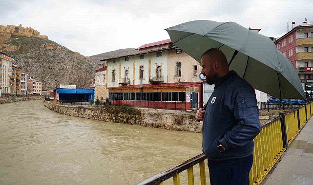 Türkiye'nin en hızlı akan Çoruh Nehri'nin su seviyesi karların erimesiyle 2 katına çıktı