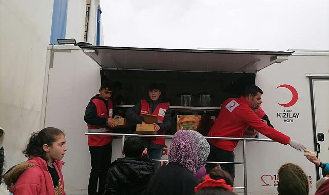 Tutak Kızılay temsilciliği çocukları unutmadı