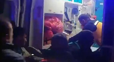 Üçüncü kattan başka bir evin çatısına düştü