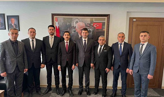 Ülkücüler hizmet binasının tapusunu aldı